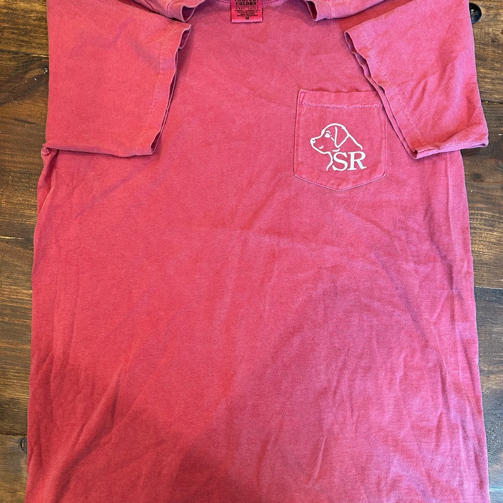 Red Southern Retriever T-Shirt with Pointer on the back